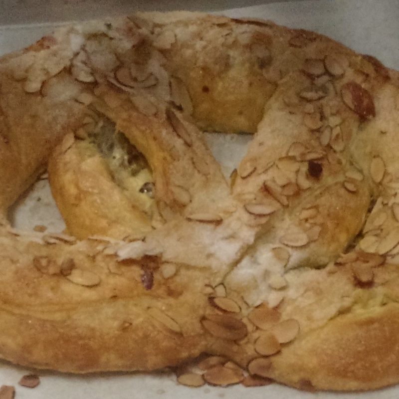Almond Puff Classic Style Kringle Gift Box